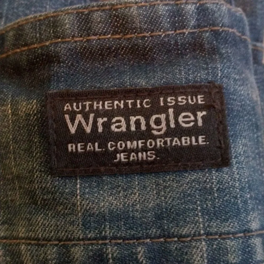 50% off SALE-WRANGLER CARGO jean shorts size 42 - Picture 2 of 5
